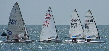 John Tappenden leads at the start, followed by Brian Allen, Robert Gutteridge and Paul Jackson