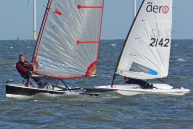 John Heath sail past Ken Potts in his Blaze